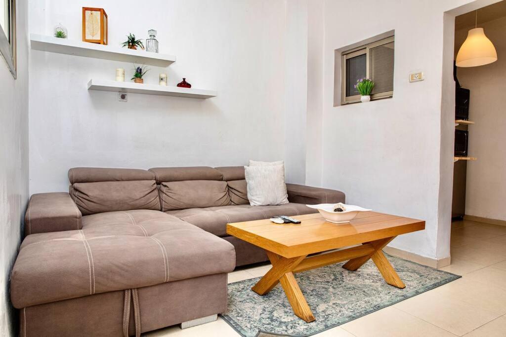 Homey Apartment Near The Beach Hadera Eksteriør billede