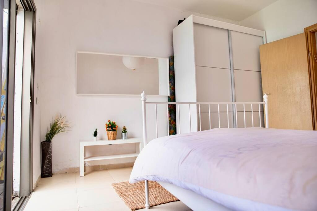 Homey Apartment Near The Beach Hadera Eksteriør billede